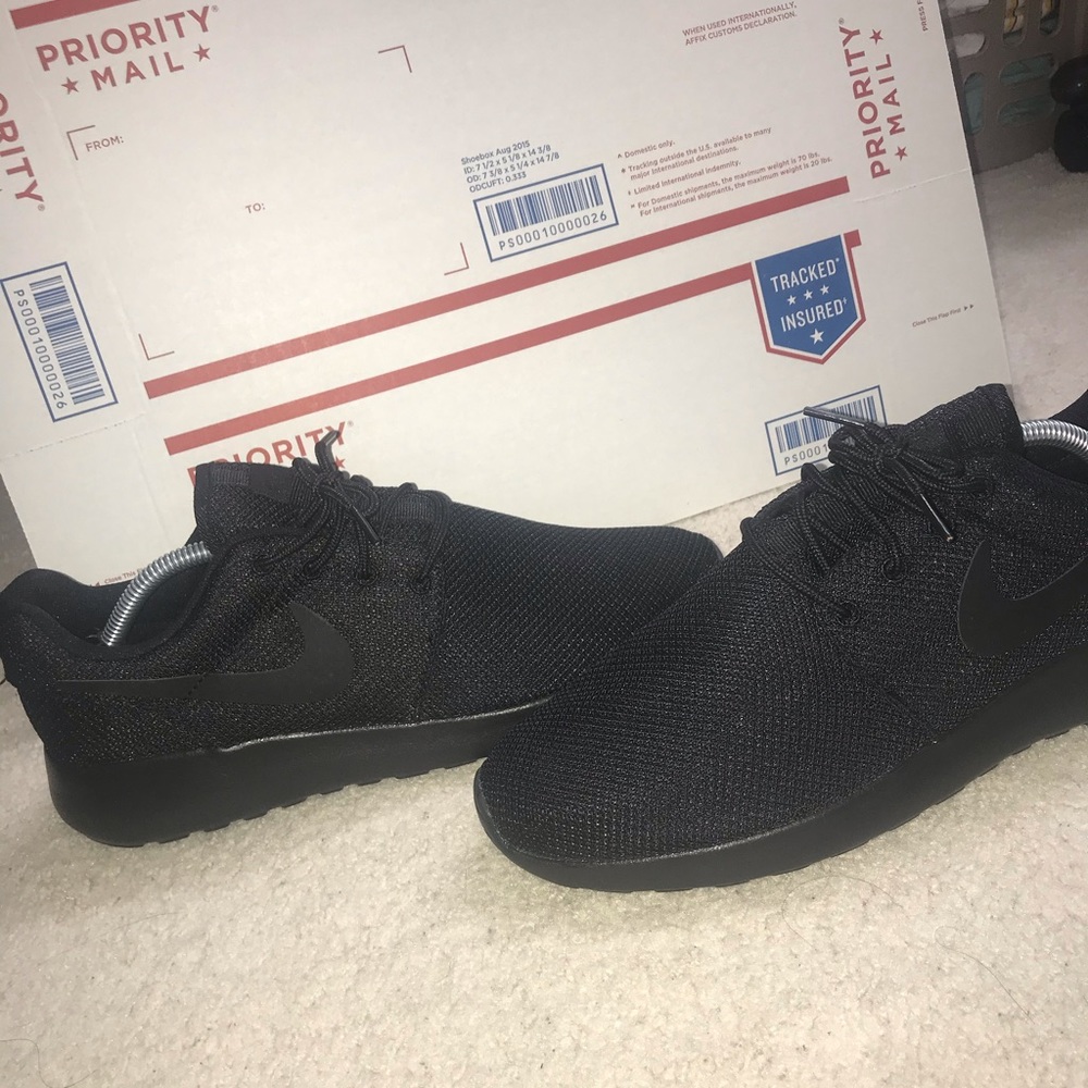 Triple Black Nike Roshe Run size 10
